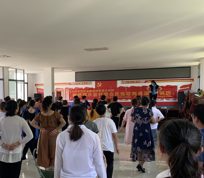 1648193023103159.jpg 举办民族歌舞培训.jpg