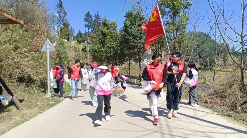 1715410944233410.jpg 4.党员先锋队带头人居环境整治.jpg