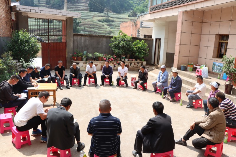 1715410965729048.jpg 1.党员干部院坝协商.JPG