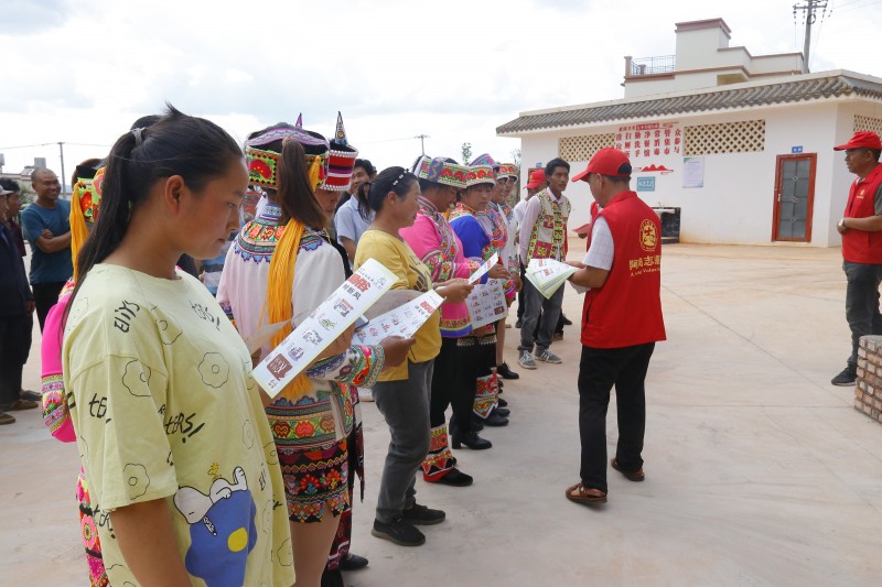 7月27日,罗平县阿岗镇在高桥村委会组织开展村规民约树新风 移风易俗